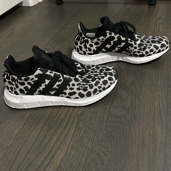 Black and White Women's Sneakers - Picture 2 of 6